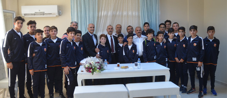Arsuz Belediye Başkanı Nazım Culha Karaağaç Sporluları Tebrik Etti