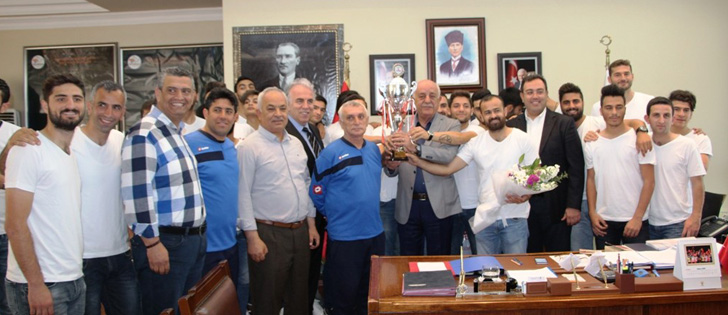 Şampiyon Futbolculardan Başkan Seyfi Dingile Ziyaret
