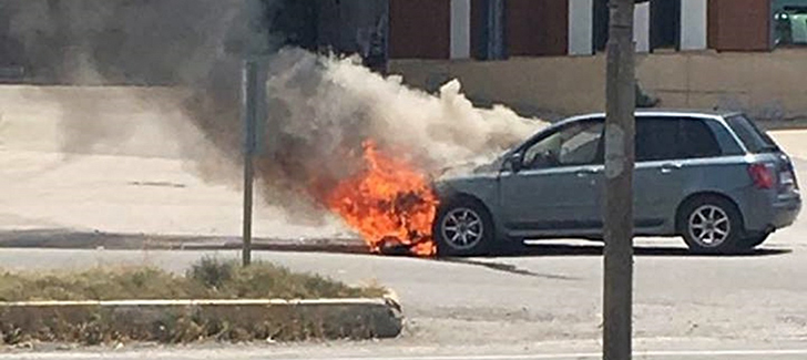 Seyir Halindeki Otomobil Alev Alarak Yandı
