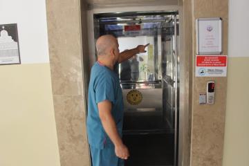 Asansörlerde otomatik dezenfektan sistemi