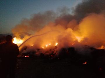 Samandağ'da çöp alanındaki yangın korkuttu