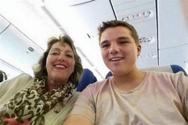 MH17 Selfiesi Malezya Havayollarına ait MH17 seferini yapan uçak Ukrayna'da vurulup düşürülmeden önce Gary Slok ve annesi tarafından çekilen selfie.