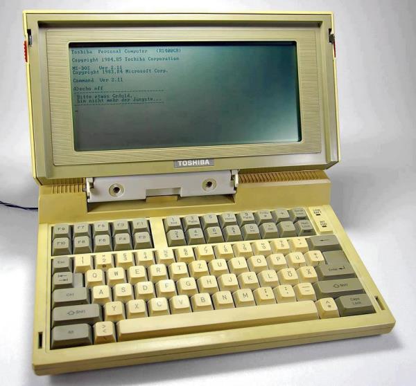 Having 256KB (Kilo-bytes) of RAM and a 4.77 MHz Intel Processor made your computing dreams come to life and just like the Macbook Air of today it didn’t have a regular Hard Drive. Instead it supported floppy disks and weighed in at a whopping 4.1 Kilograms. Pricing was set at $1899.