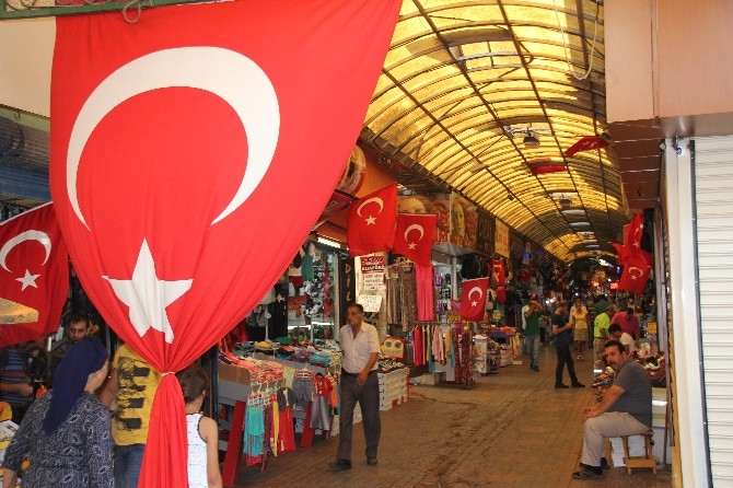 Teröre Türk Bayraklı Tepki