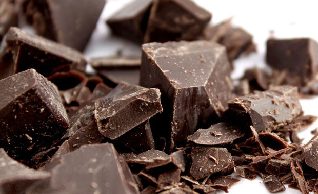 Siyah çikolatanın sperm sayısını 2 katına çıkaran bir aminoasit içerdiği bilinmektedir. Her gün düzenli olarak az miktarda siyah çikolata yiyen erkeklerin daha güçlü orgazm yaşadığı da öne sürülmektedir.