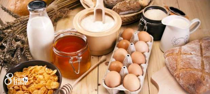 Kahvaltı yapmadan güne başlamak: Kahvaltınızda tam buğday ekmeği, yumurta, peynir ve mevsim yeşillikleri olmasına özen gösterin.