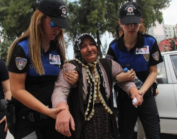 Şehit Polisler Gözyaşlarıyla Uğurlandı