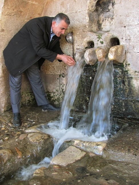 Gaziantep'de 8 Yıl Sonra Tarihi Çeşmeden Su Akmaya Başladı