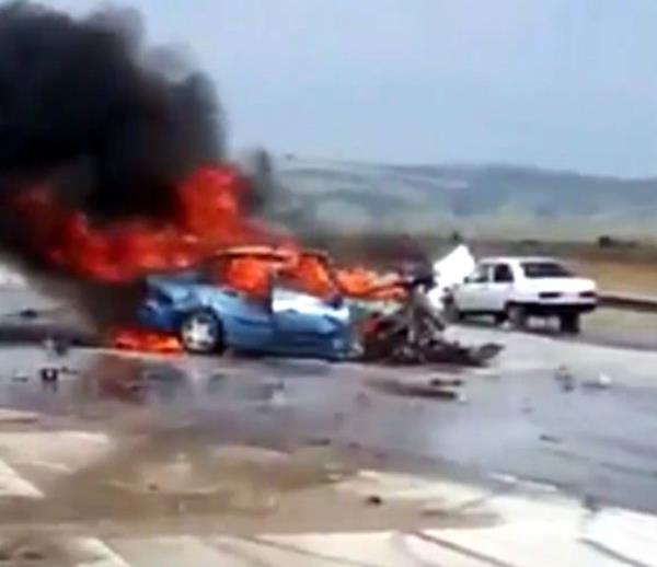 Gaziantep'te Kaza Yapan Araç Yandı