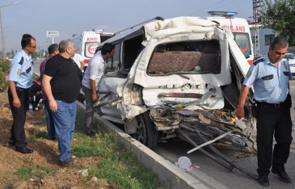Adana'da Trafik Kazası: Dört Yaralı