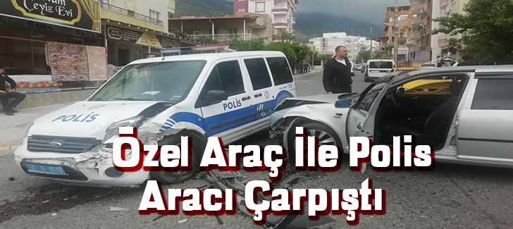 Özel Araç İle Polis Aracı Çarpıştı