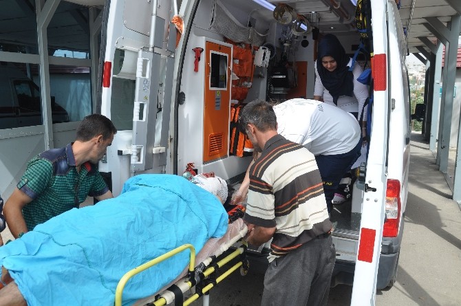 Feke'de Trafik Kazası: 5 Yaralı