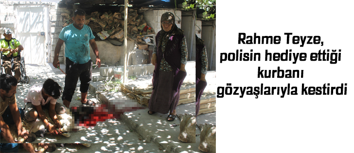 Rahme Teyze, polisin hediye ettiği kurbanı gözyaşlarıyla kestirdi