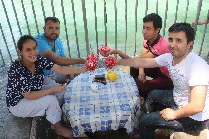 Adanalılar Bunaltıcı Sıcakta Soğuk Tatlıyla Serinliyor