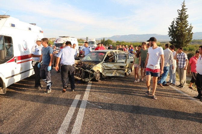 Mut'ta 3 Aracın Karıştığı Zincirleme Kazada 4 Kişi Yaralandı