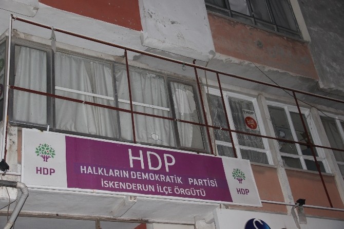 İskenderun'da HDP Binasının Güzergahı Trafiğe Kapatıldı
