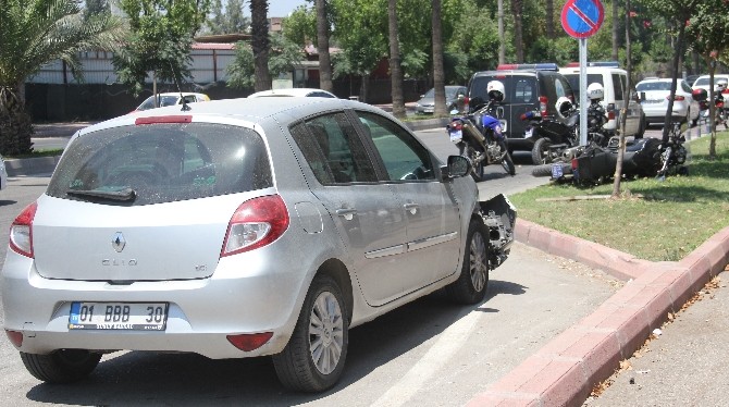 Adana'da Otomobil Polis Motosikletine Çarptı: 2 Yaralı
