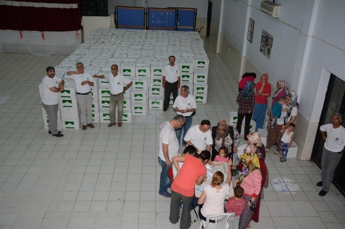Osmaniye Belediyesi İhtiyaç Sahibi Vatandaşlara Gıda Yardım Paketi Dağıtıyo