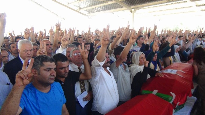 Suruç'ta Hayatını Kaybedenler İçin Gaziantep'te Saygı Duruşu