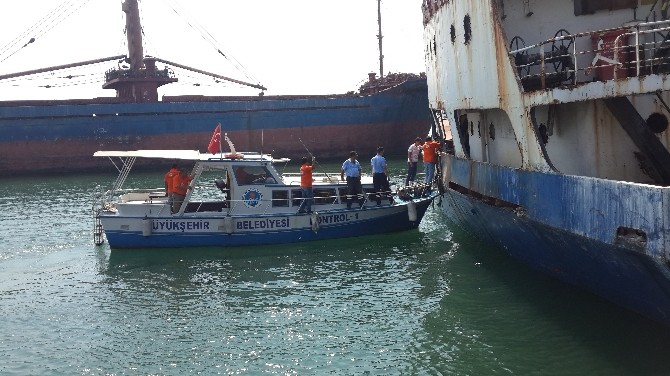 Mersin'de İki Gemi Batmaktan Son Anda Kurtarıldı