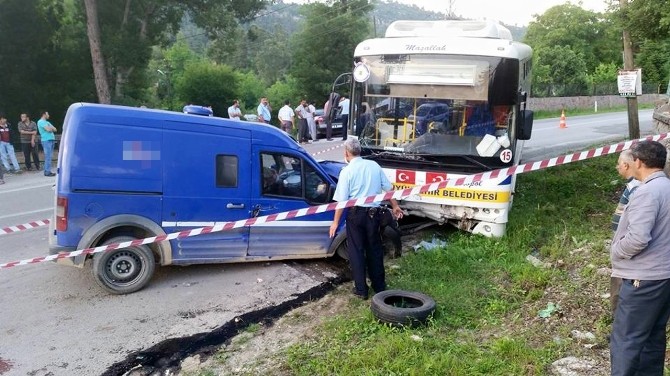 Para Nakil Aracı Halk Otobüsü İle Çarpıştı: 1 Ölü, 1 Yaralı