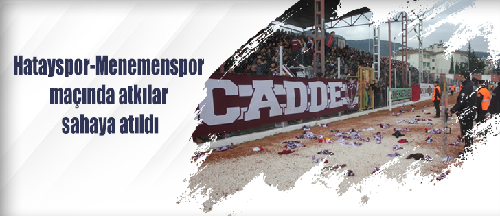 Hatayspor-Menemenspor maçında atkılar sahaya atıldı