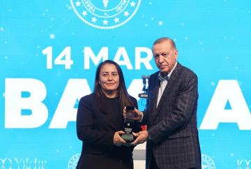 Kahraman Doktor Yasemin Türk’e Vefa ve Fedakarlık Ödülü