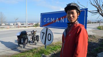 Bisikletli Japon turist Osmaniyede mola verdi