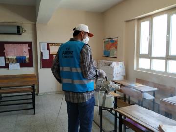 Arsuz Belediyesi Sınav Öncesi Okulları Dezenfekte Ediyor
