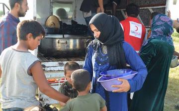 Türk Kızılayı'ndan Kırıkhandaki Suriyelilere iftar