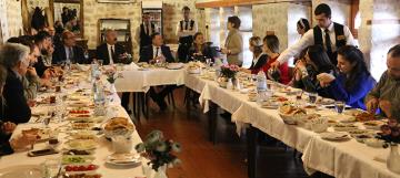 Başkan Savaş Gastronomi Evi'nde Turizm Rehberleriyle Buluştu