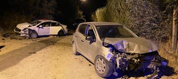 Samandağ'da otomobiller kafa kafaya çarpıştı: 5 yaralı