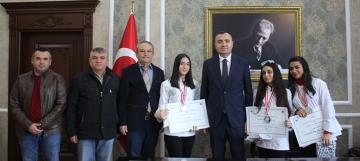 Arsuz Uluçınar Mesleki ve Teknik Anadolu Lisesi Madalyalarla Döndü